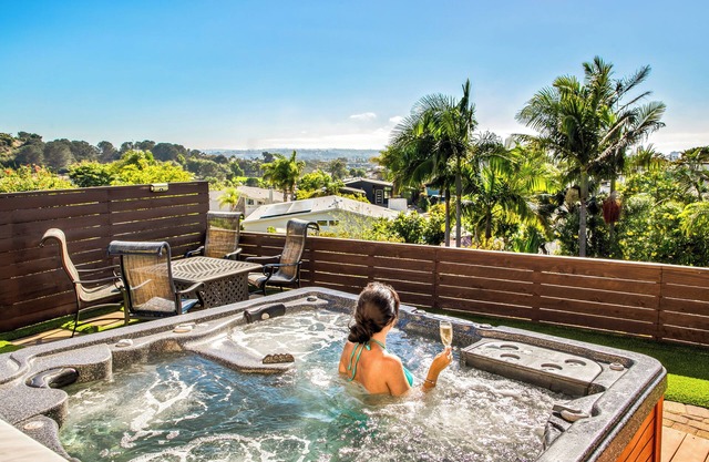 Seaworld Fireworks View, Hot tub, AC, and Fast Wifi 3BR 2B 4beds 2 sofa beds