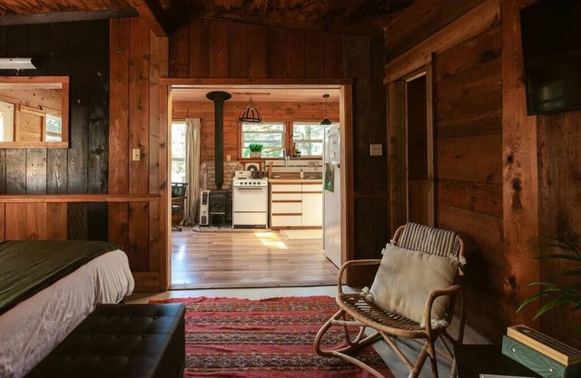 Secluded 1-bedroom lakefront cabin in Lakeside, OR. Ideal for writers or couples seeking solitude. Features a King bed, wood stove, kayak for 2, and stargazing from your private dock.