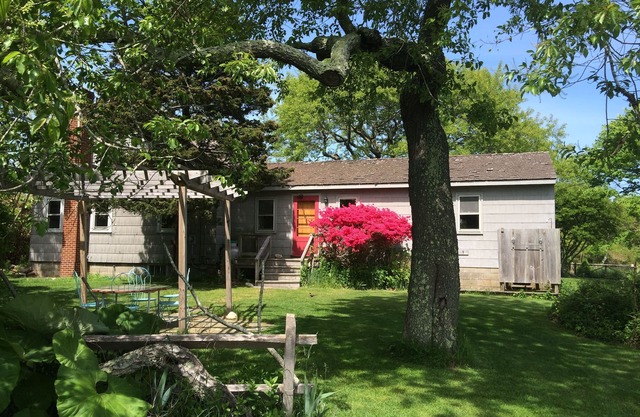 Secluded 1 Br Cottage on the Lake, Close to Ditch with OS Shower & Fabulous Yard