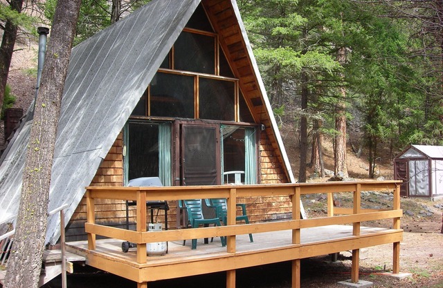 Secluded A-Frame cabin 30 min. from downtowm Missoula