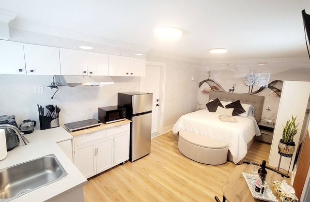 Secluded Bachelor Suite