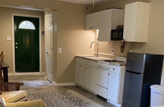 Secluded Cabin #1 in the Woods Close to Everything