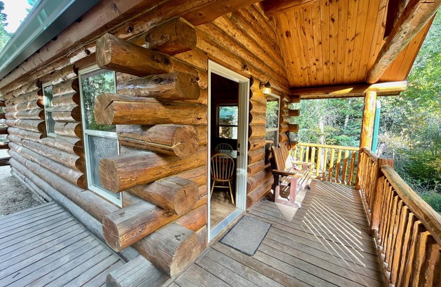 Secluded Creekside Cabins