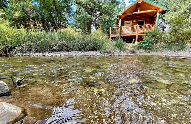Secluded Creekside Cabins