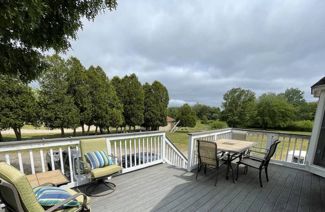 Secluded Hideaway minutes from the ocean