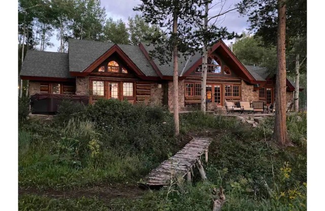 Secluded log cabin along serene Hurd Creek ♥