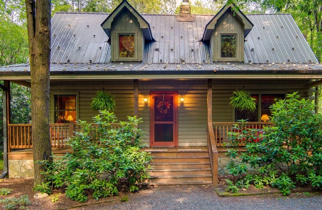 Secluded & Rustic Cabin on South Toe River!