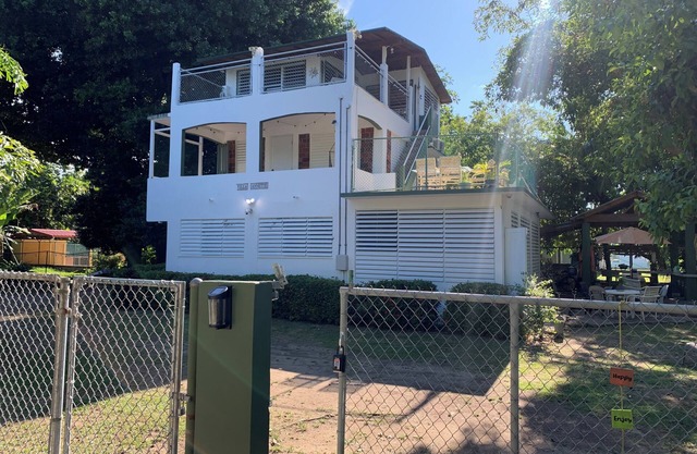 Second Story Beach Unit, Three Bedrooms, One Baths, Sleeps up to 4 guestsn