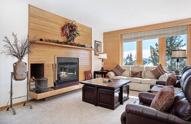 See Fall’s Changing Colors! Panoramic Mountain View, Clubhouse & Fireplace Near Ski Resorts