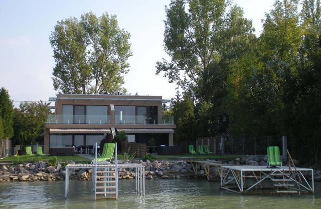 Seehaus 1 directly on the shore with its own jetty