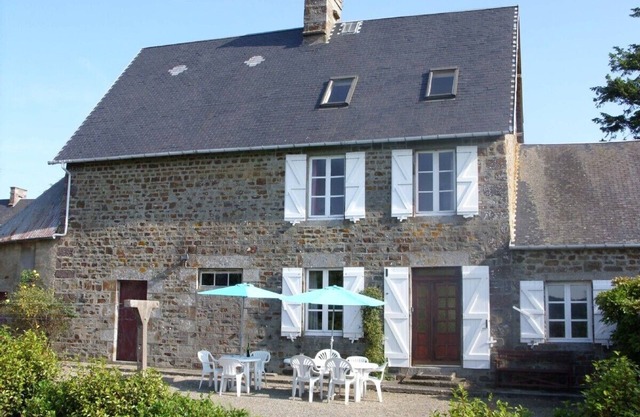 Self catering holiday farmhouse, beautiful scenery, hamlet, nr coast, Normandy