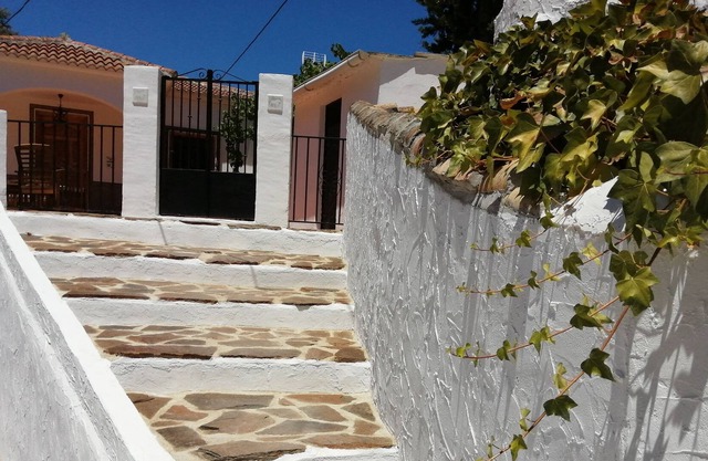 Self Catering, Villa de Mil Veranos, with pool, near Lake Iznajar,