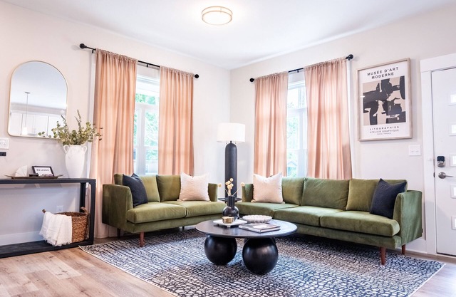 Self Check-In~Walk to Downtown~Newly Renovated