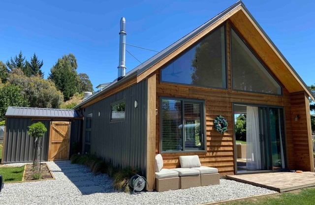 Semi Self-Sufficient, Pet and Family Paradise