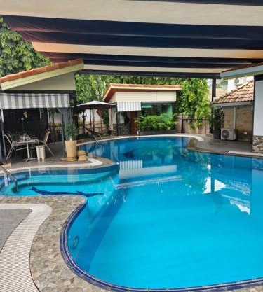 Separate house with swimming pool