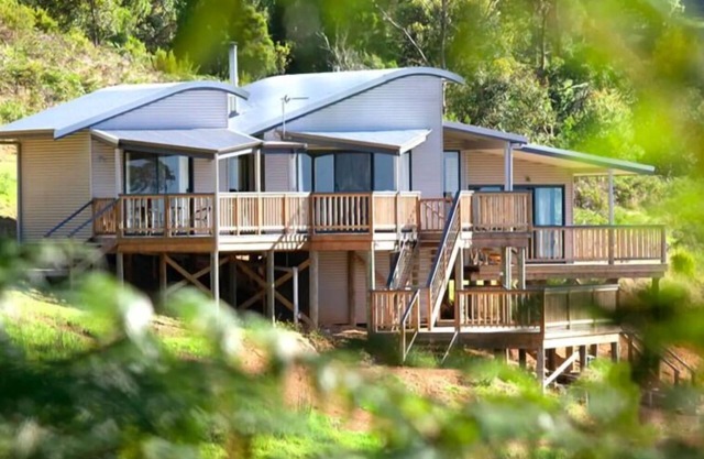 Serendeva: Stunning views, private & EV charger