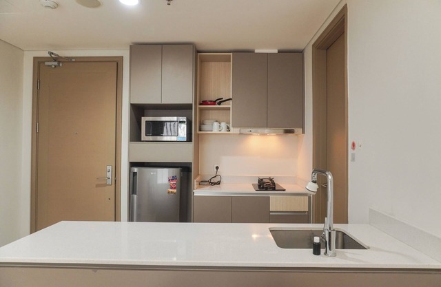 Serene And Best Location 2Br Gold Coast Apartment