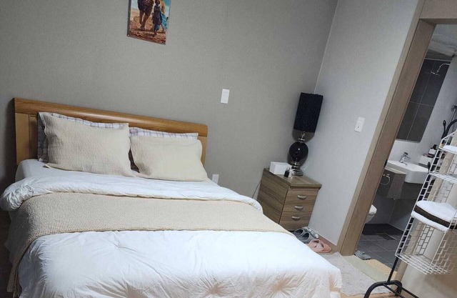Serene-Cozy Familysize space, Cp Humphreys proximity to Pop attractions & shops