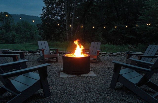 Serene Haven: Nature, Deck, Views & Fireside Fun