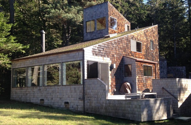 Serene hillside home near Ohlsen’s Rec Center