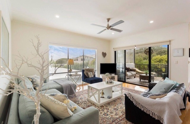 Serene, Modern Beach Escape 3 Bed 2 Bath