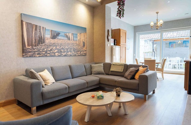 Serene Modern Retreat with Stunning Views