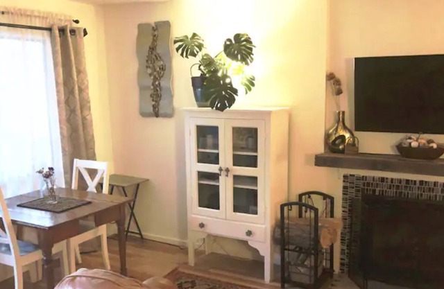 Serene Niwot Condo 10 minutes from Boulder, CO, with Fireplace!