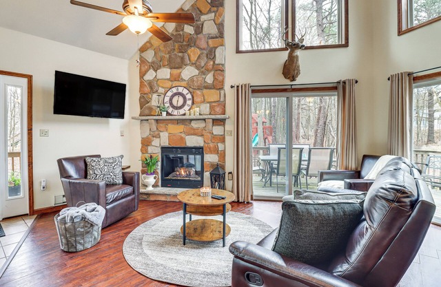 Serene Poconos Cabin w/Hot Tub & Beach Access!