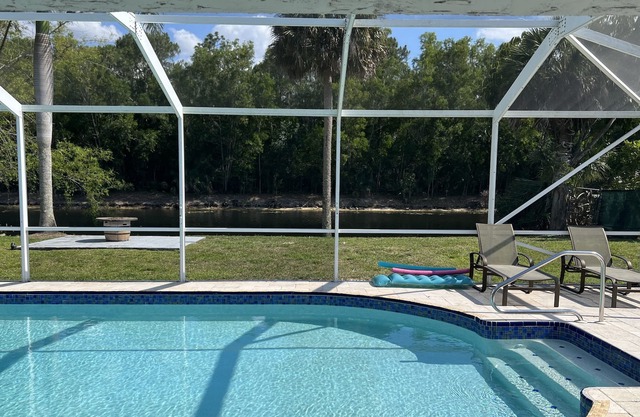 Serene private getaway/Pool/ private kitchen & Bath