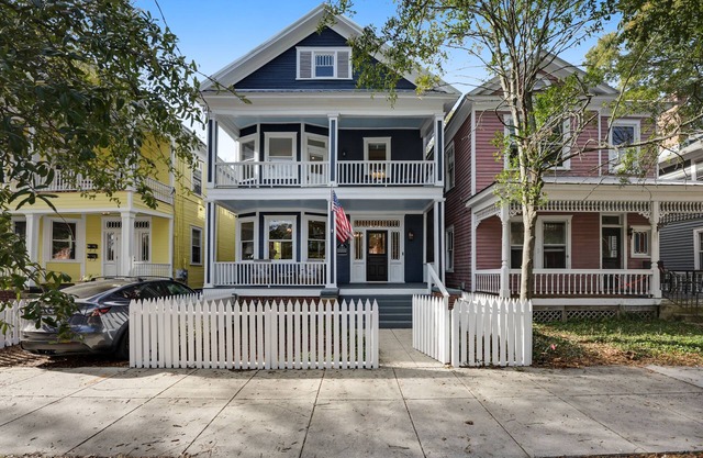 Serene & sunlit getaway with spacious rooms & great patio - near beach & golf