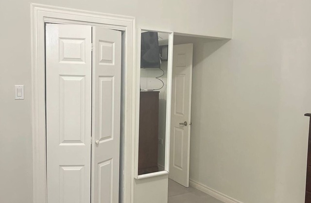 Serenity by Bob Marley Museum/pent house & outdoor hot tub/24 hr security!