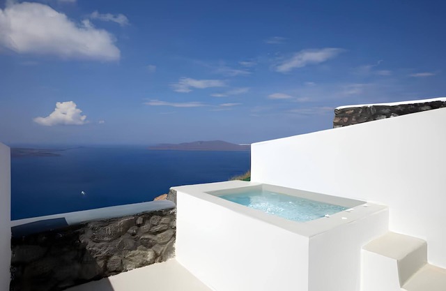 Serenity Suite Caldera View with Hot Tub