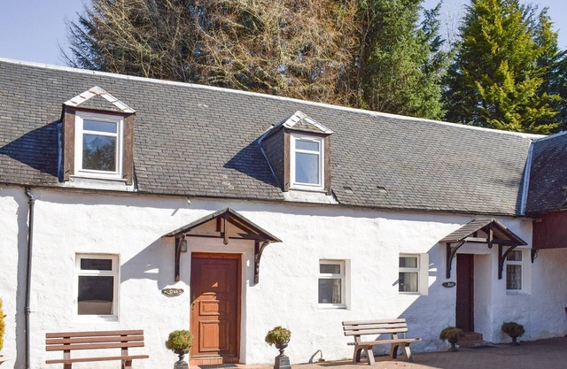 Set in 30 acre grounds with woodlands, located in historic town of Killin.