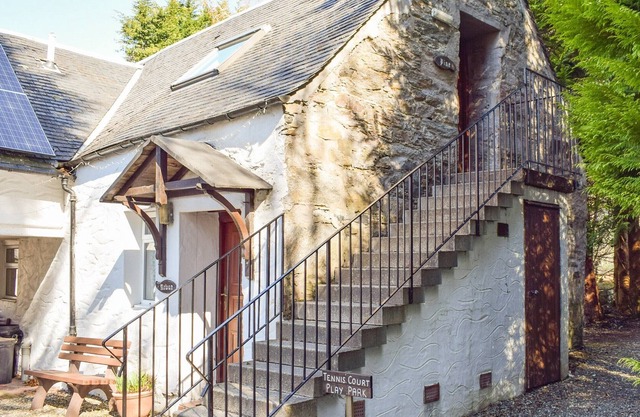 Set in 30 acres of beautiful woodlands on a private estate, Rowan Cottage is the perfect place to co