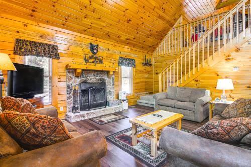 Sevierville Cabin with Hot Tub and Deck!