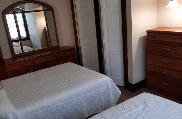 Sha-Ron's Place 2 bedroom home in McKees Rock, Pittsburgh