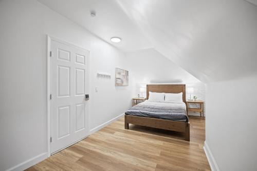 Shadyside, Pittsburgh !I Modern and Bright Private Bedroom with Shared Bathroom