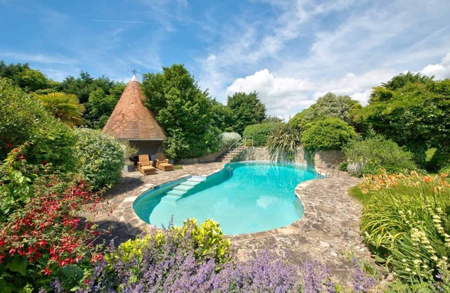 Shalfleet Manor C16th - Pool, Tennis Court & 60 Acres