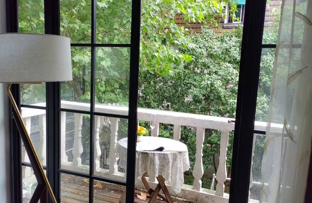 Shanghai Forest Cabin with balcony in city center
