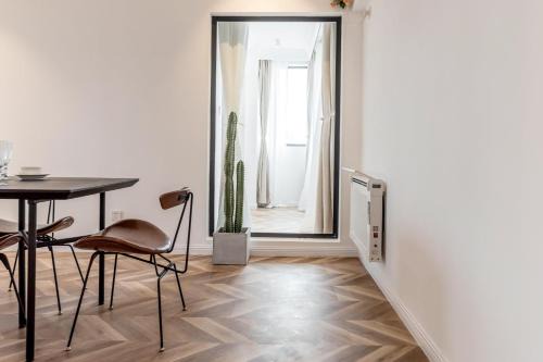 Shanghai Hills&Serendipity Coloured Glaze Family Homestay with 2 Bedrooms Near Line1&2 People Square