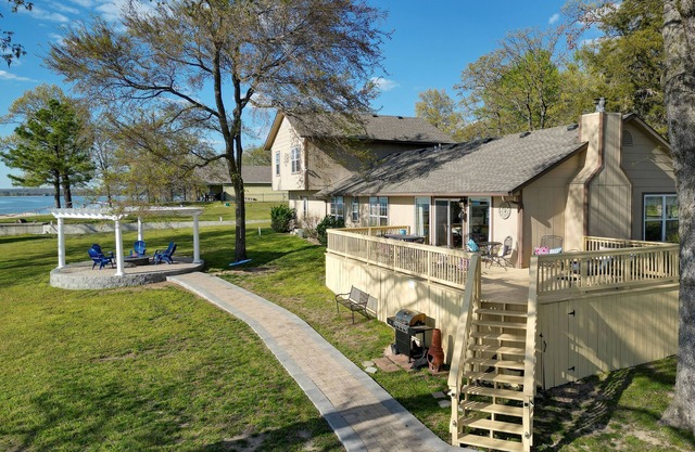 Shared Boat Ramp: Waterfront Home in Grove