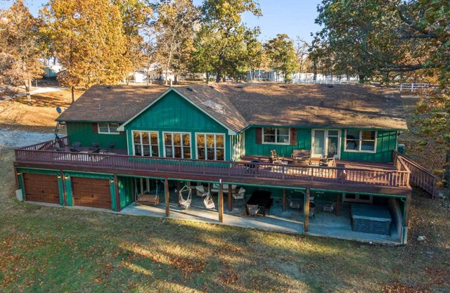 Shared Hot Tub, Pool and Dock Lakefront Grove House