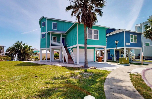 Shared pool, Shared Hot Tub, Parking for 3