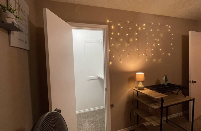 Shared Women only, Comfortable, Beds w/TVs