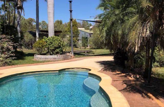 Shauna’s ShacknnSelf contained cabin in beautiful rural setting, 7km from town.