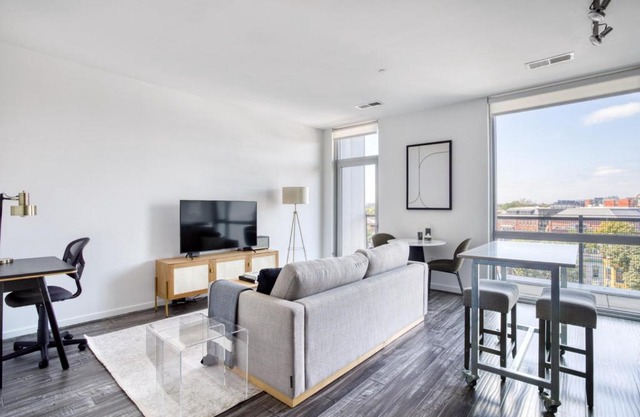 Shaw 1BR on U St corridor nr bars dining WDC-311