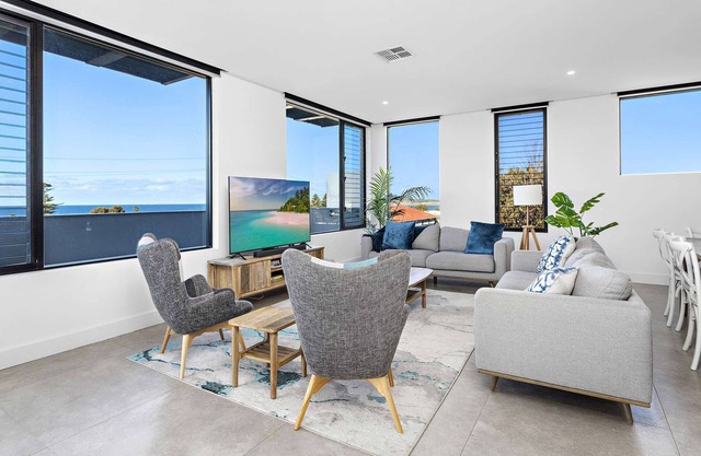 Shellharbour Village - 3 bedroom luxury apartment - Stunning ocean views