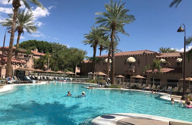 Sheraton Desert Oasis, 1-bedroom villa, walk to TPC Scottsdale, free parking,