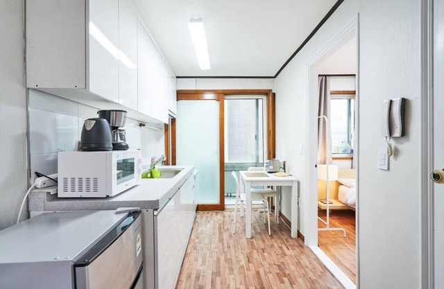 ★SHINE ★ MYEONGDONG LiVINGSPACE+2BDR 5MIN WALK★