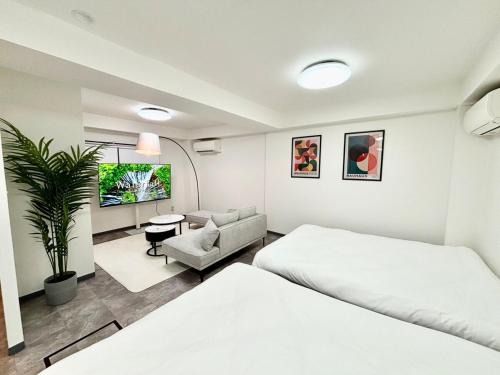 Shinjuku 13 minUp to 8 people 60 sqmFull renovationRoppongi and Tsukiji direct accessFamily group7 min to Ochiai Minami-Nagasaki Station